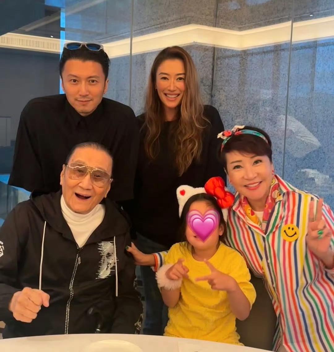 谢婷婷太可惜了，没有遗传到妈妈狄波拉的超高颜值，一家四口中她颜值最低[捂脸哭]谢