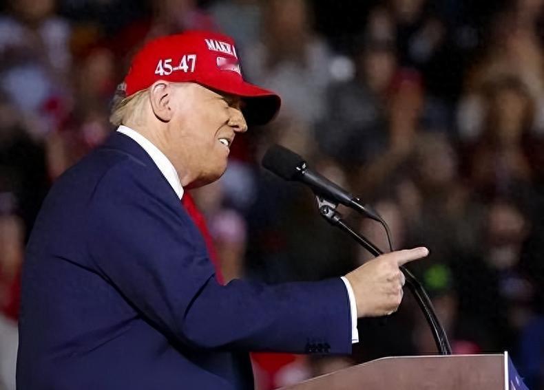 围台行动已升级，“登船没收”将成真，特朗普的表态让台备受打击。 又有朋友在讲