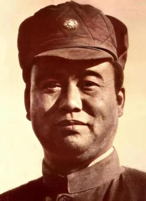 1948年6月，国民党上将刘汝明在军事会议上，将出言不逊的黄埔将领刘伯龙一拳打倒