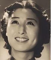 1940年深夜，郑苹如被押到小树林秘密处决，特务看她如此漂亮，实在不忍心下手，突