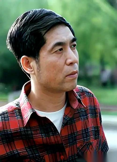 底层互掐，中产内卷，富人联姻。就这么三句话，把这个世界安排得明明白白。你没穷