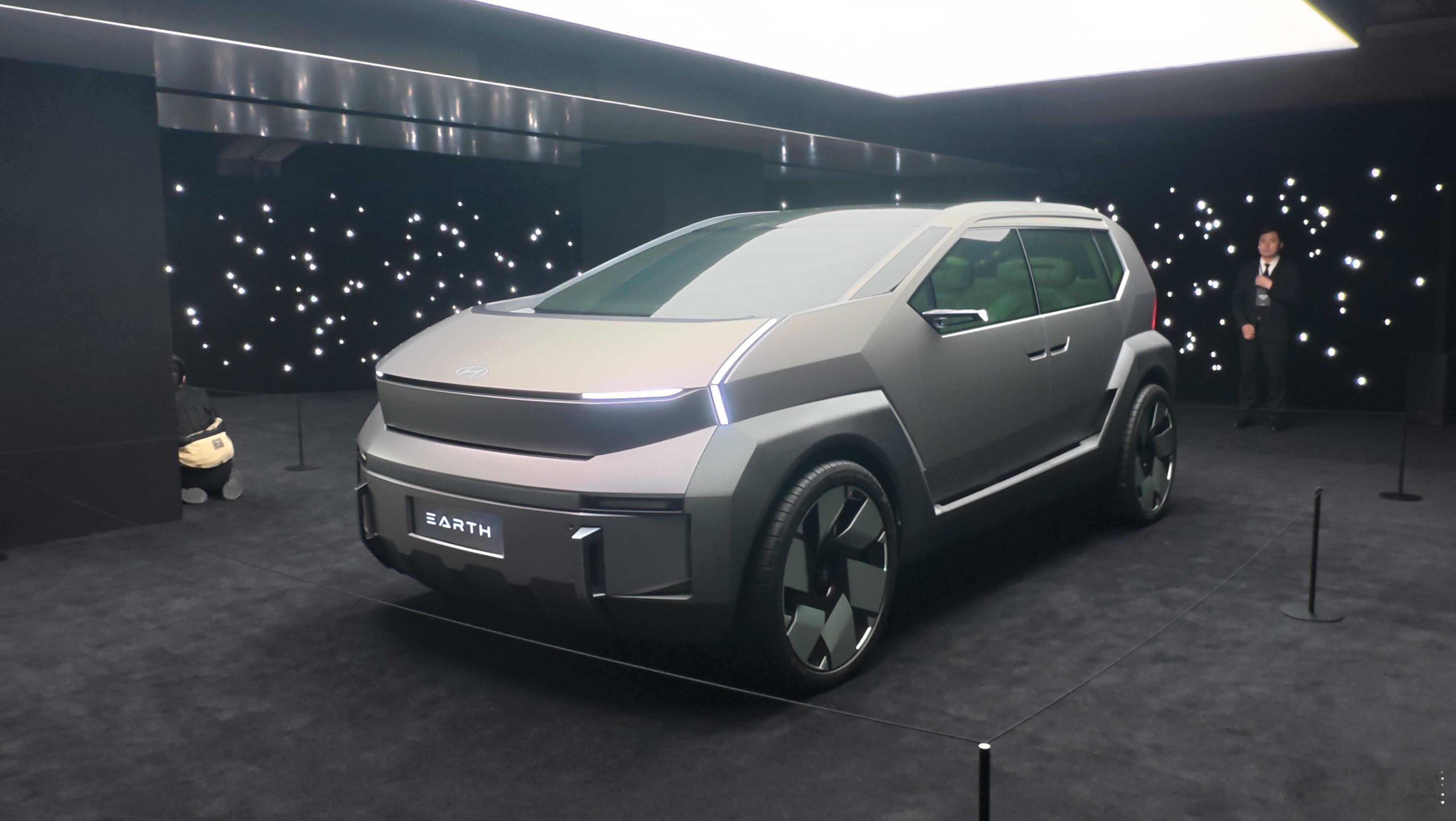 现代汽车电动品牌IONIQ艾尼氪正式登陆中国，同时亮相了两台概念车——金星和地球