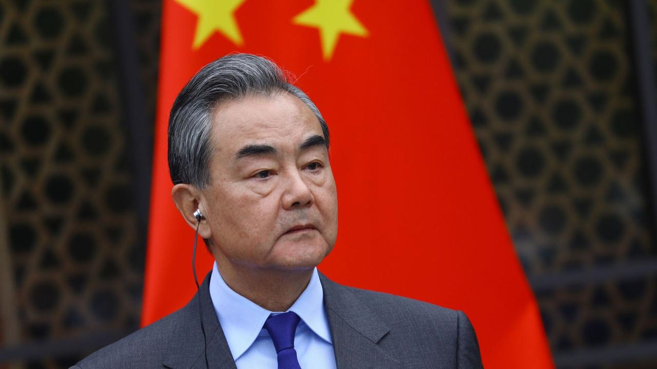 局面彻底变了！一向在中美关系中高高在上、频频挑事的美国，突然主动服软让步。 
