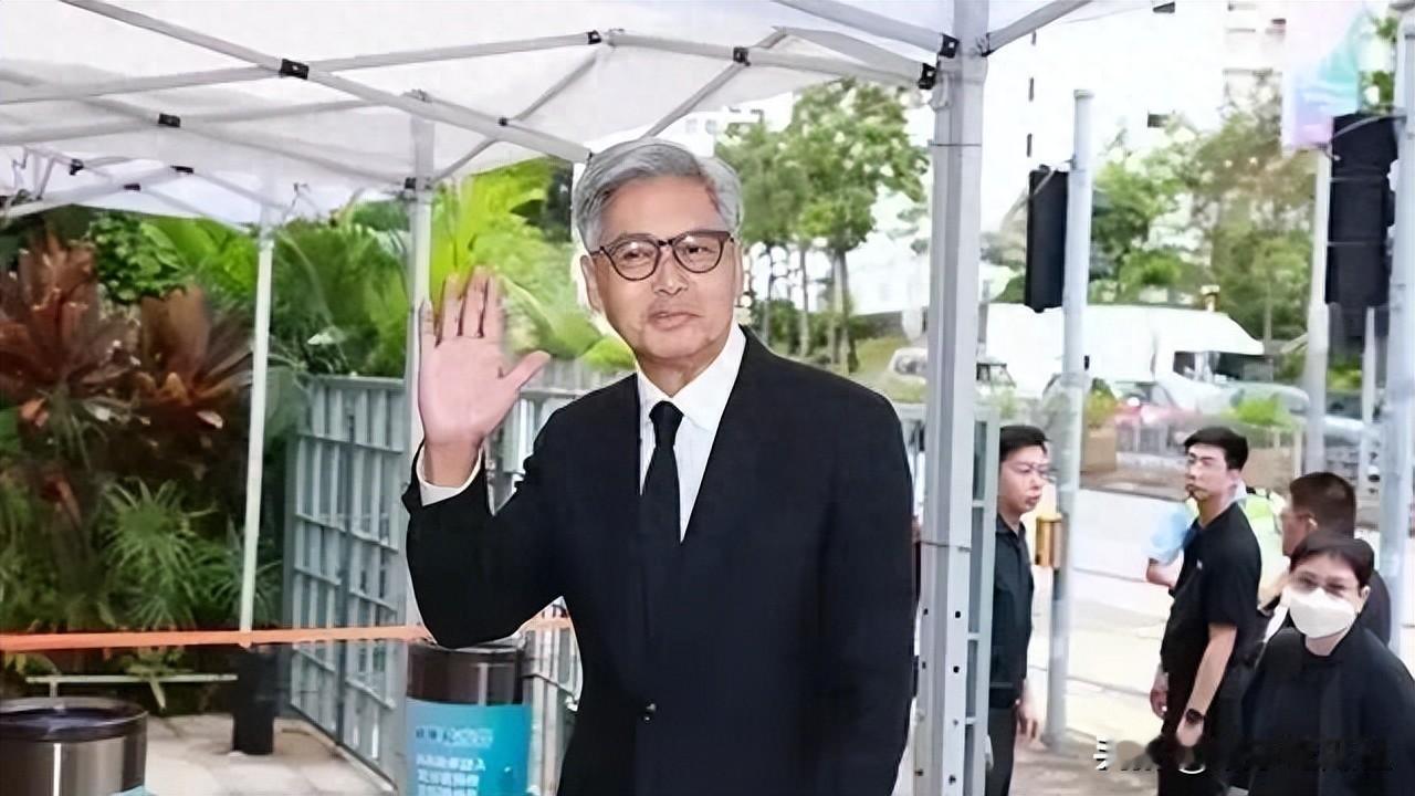 半个娱乐圈送别！“开山祖师”钟景辉走了，刘德华周润发泪别恩师7月4日，香港九