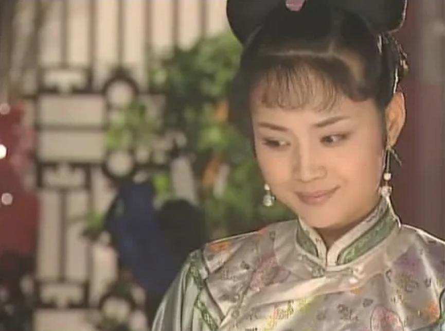 1705年，苏麻喇姑离世，康熙令十二皇子为她守孝。谁知，一太监因震惊而失言：“皇