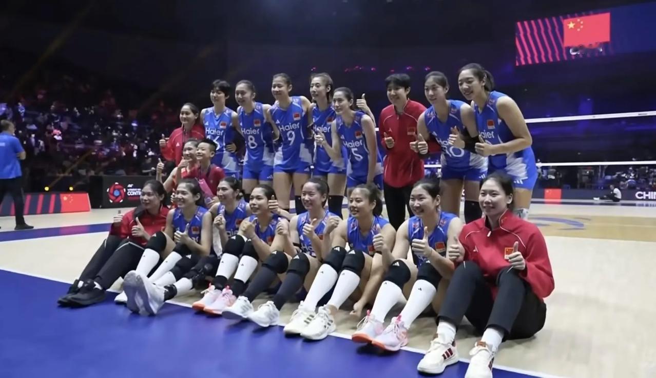 中国女排基本上可以确定，可以拿到前八首席，因为泰国女排大比分3：1胜哈萨克斯