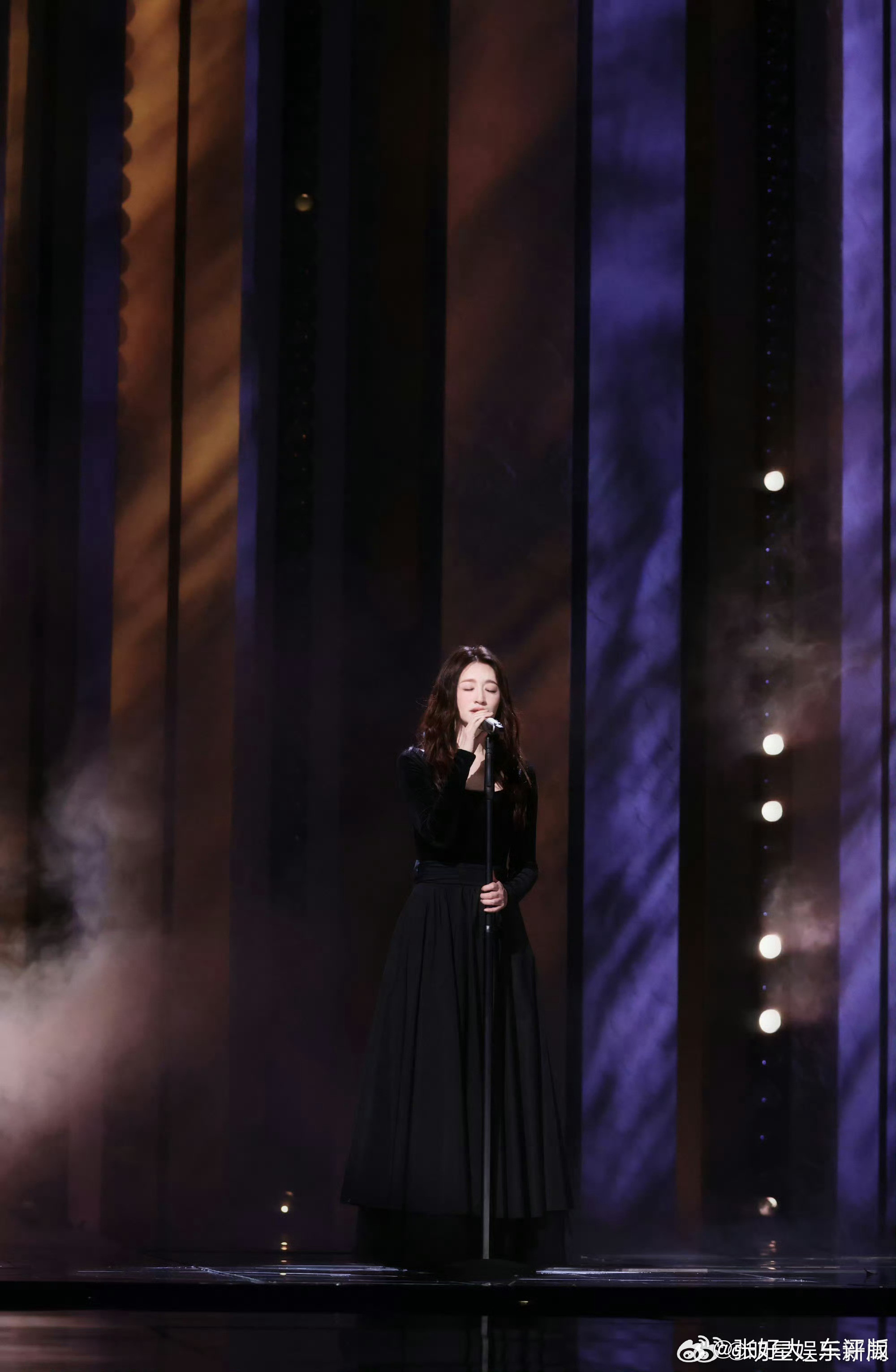 有人还记得李小冉当年的巨瓜吗？初高中时我经常偷我妈订的报纸看，这两天瞧见浪姐里依