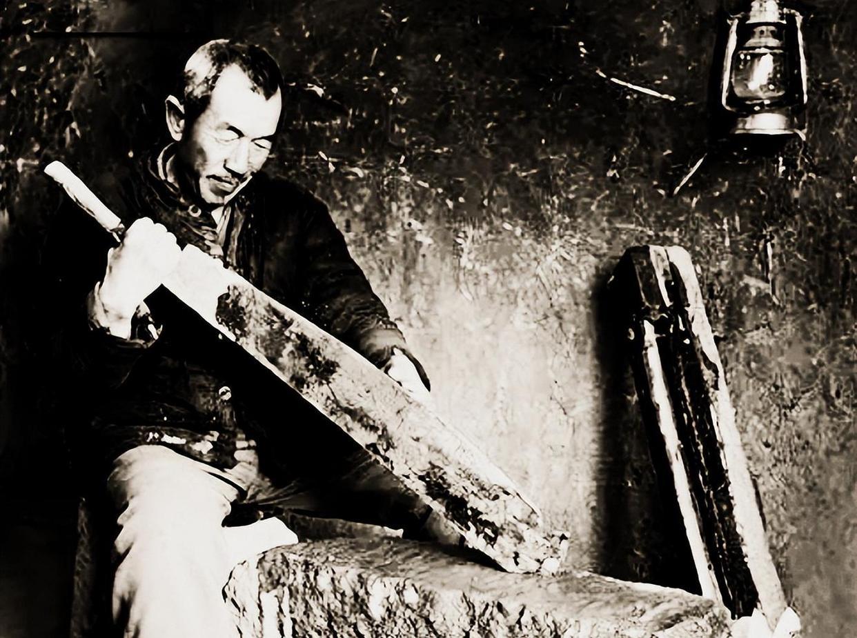 1937年，两名日军进村疯狂扫荡，一位身怀绝技的民间高手用铡刀力斩两人，他们为何