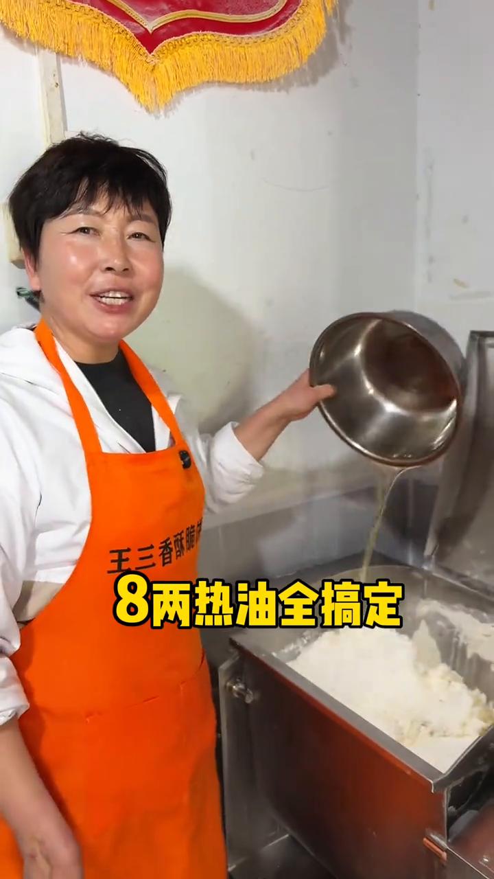 要想烧饼做的好，和面口诀要记牢。1斤面来6两水，5克酵母别少给。要想烧饼变全黄
