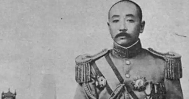 日本人想在东北修铁路，张作霖说：行，你先把图纸给我看看。日本人把图纸送来了。张作