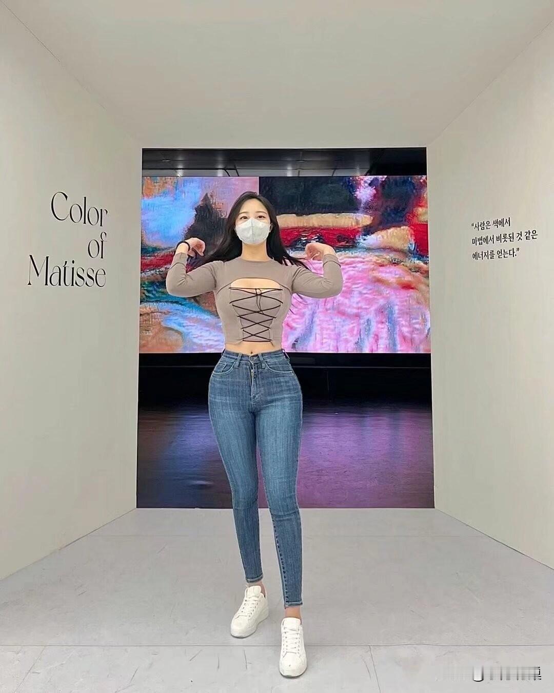 一个人若是学会了自己陪伴自己，便学到了人生最重要的一项生活技能。