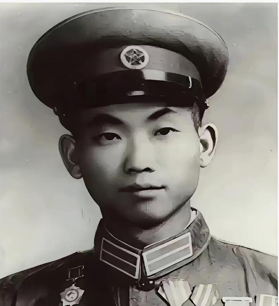 1952年底，志愿军总部发生了一件极其罕见的奇事：一份刚从前线递上来的战报，硬