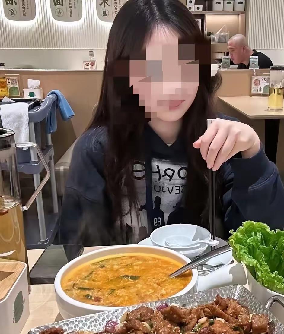 相亲AA制翻车现场：姑娘说“我请客”，小伙真收了，结局全网炸锅！你以为相亲就