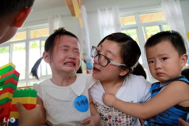 幼儿园微信群里家长们吵了起来, 只因一位奶奶天天这么做
