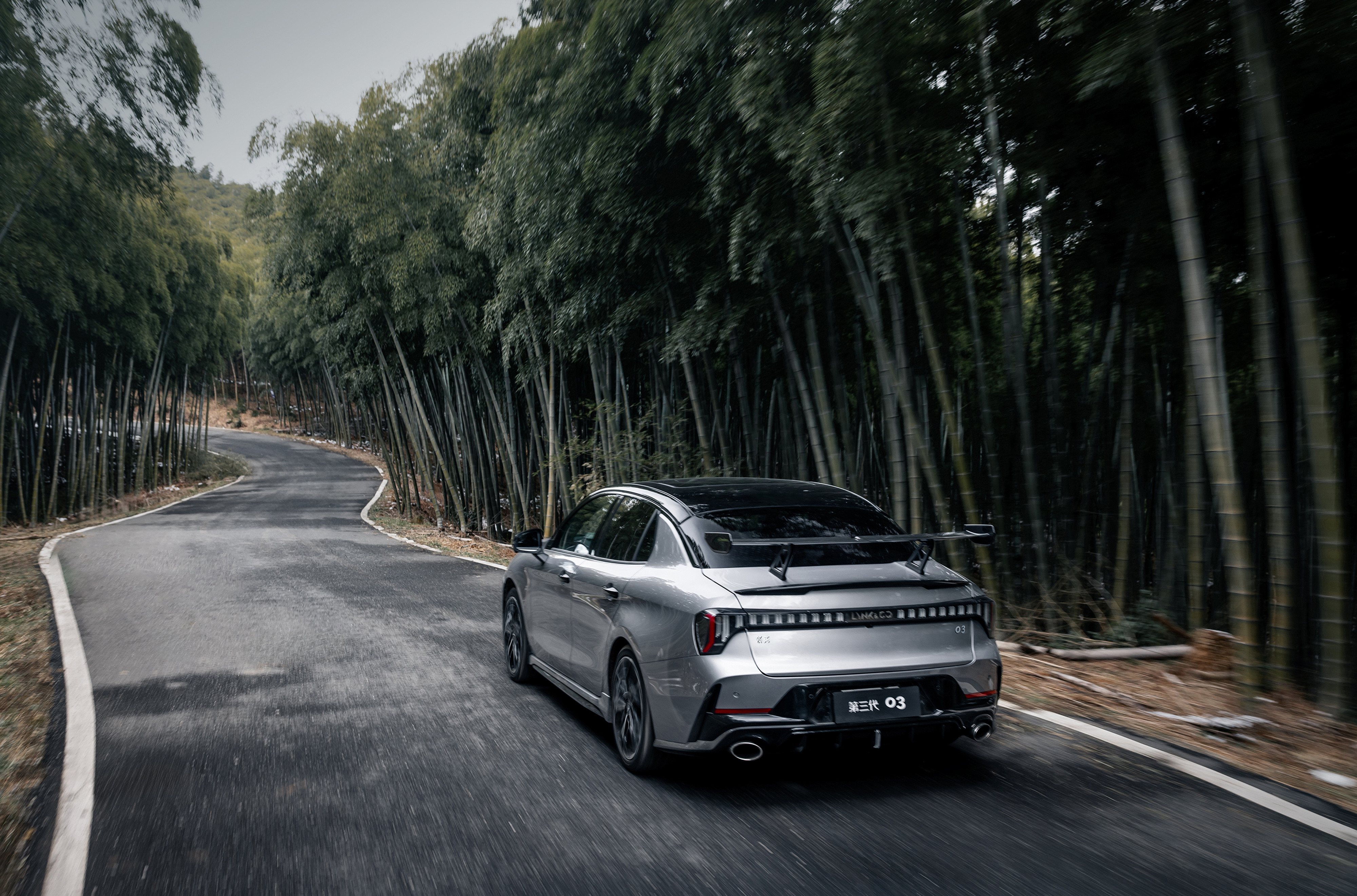 领克03大尾翼版，14.1万！！！只比普通版贵3000，但是送价值3k的红内，价