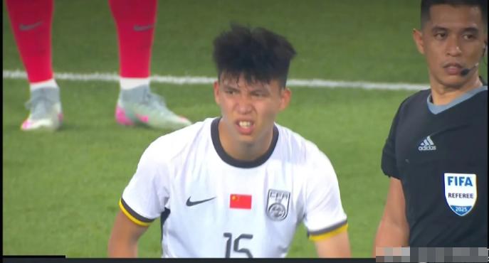 东亚杯的中韩比赛中，王玉栋的表现引发不少讨论。连同之前的18强赛来看，他在场