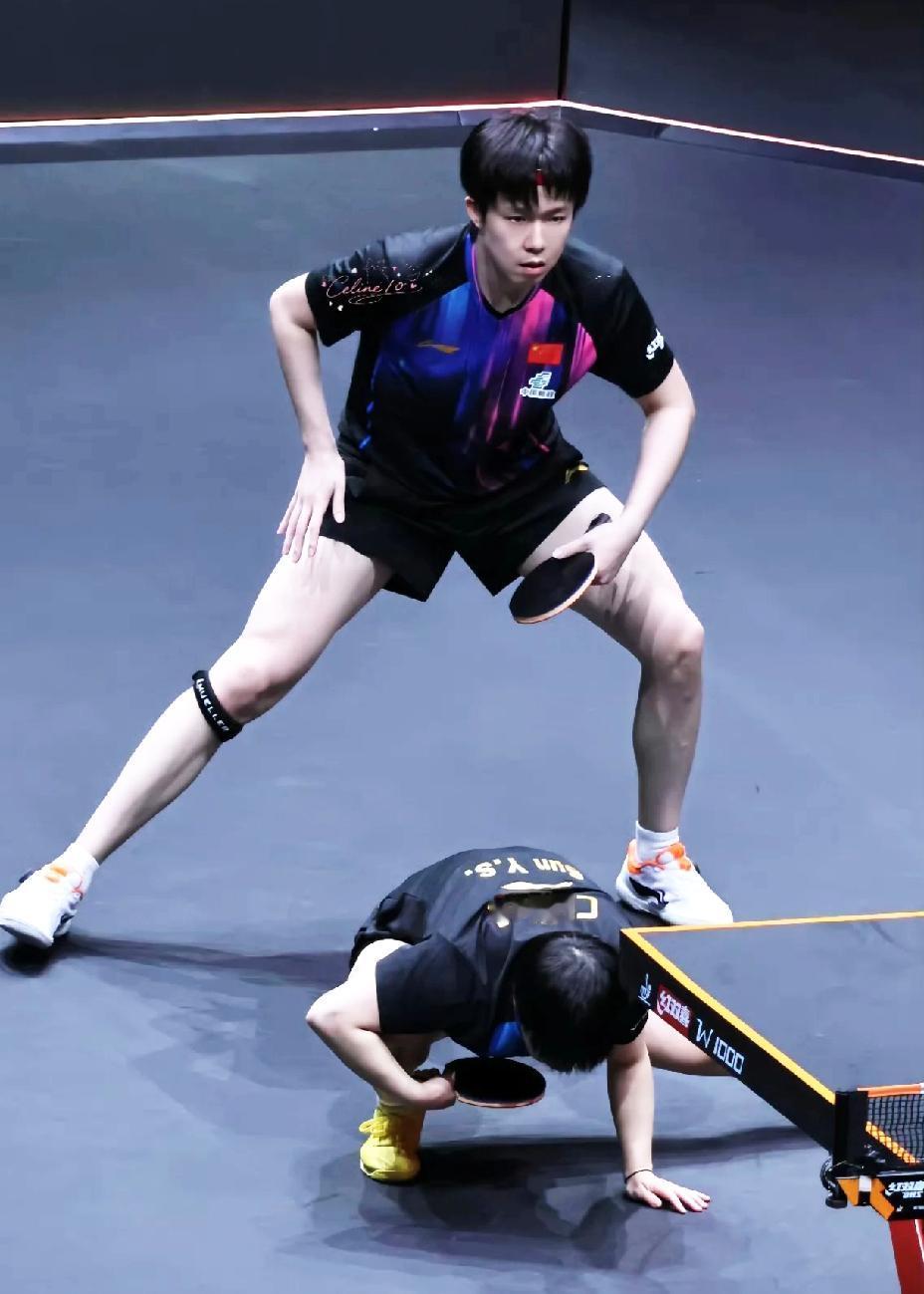 快被莎莎这个动作萌死了，360度无死角的萌，看不够根本看不够。这是香港总