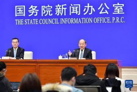 剧情反转！中美GDP差距再次收窄，2021年中国GDP占美国比重突破