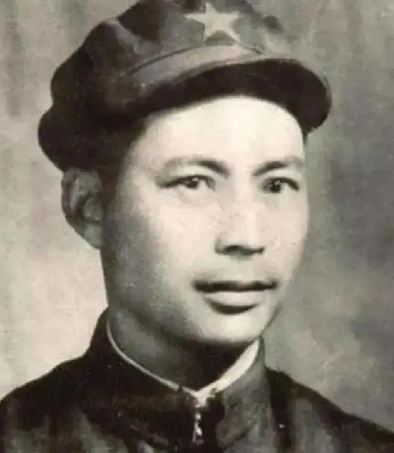 1952年，志愿军第六十七军军长李湘不幸殉国。上级随即拟定由副军长李水清继任军长