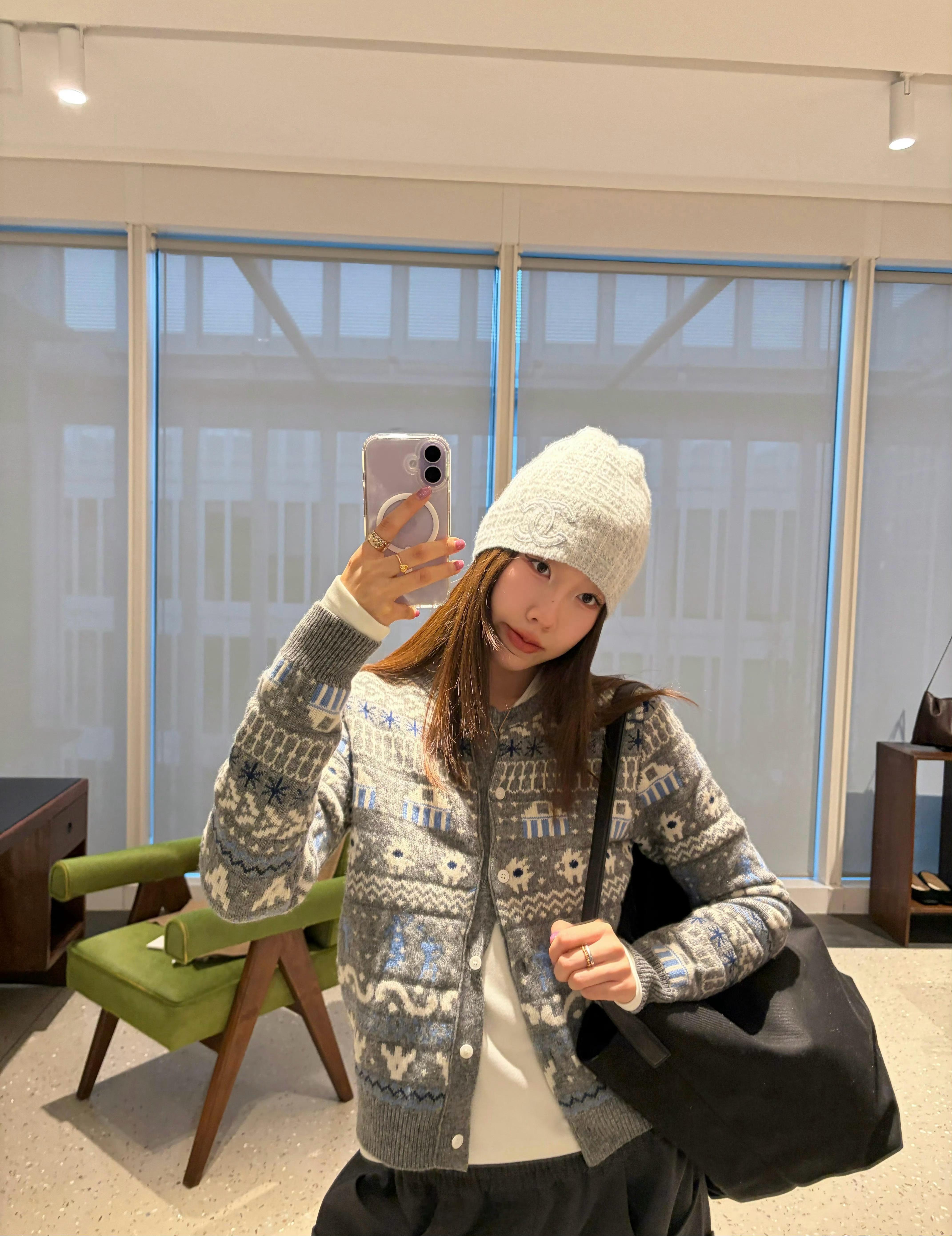 消费升级，短短两个月，好看的小姐姐就由iPhone17升级到了iPhone1