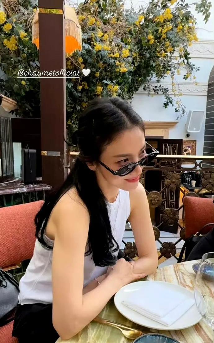 宋慧乔长发造型惊艳回归！马德里街头随拍曝光，网友：姐的美貌从未下线