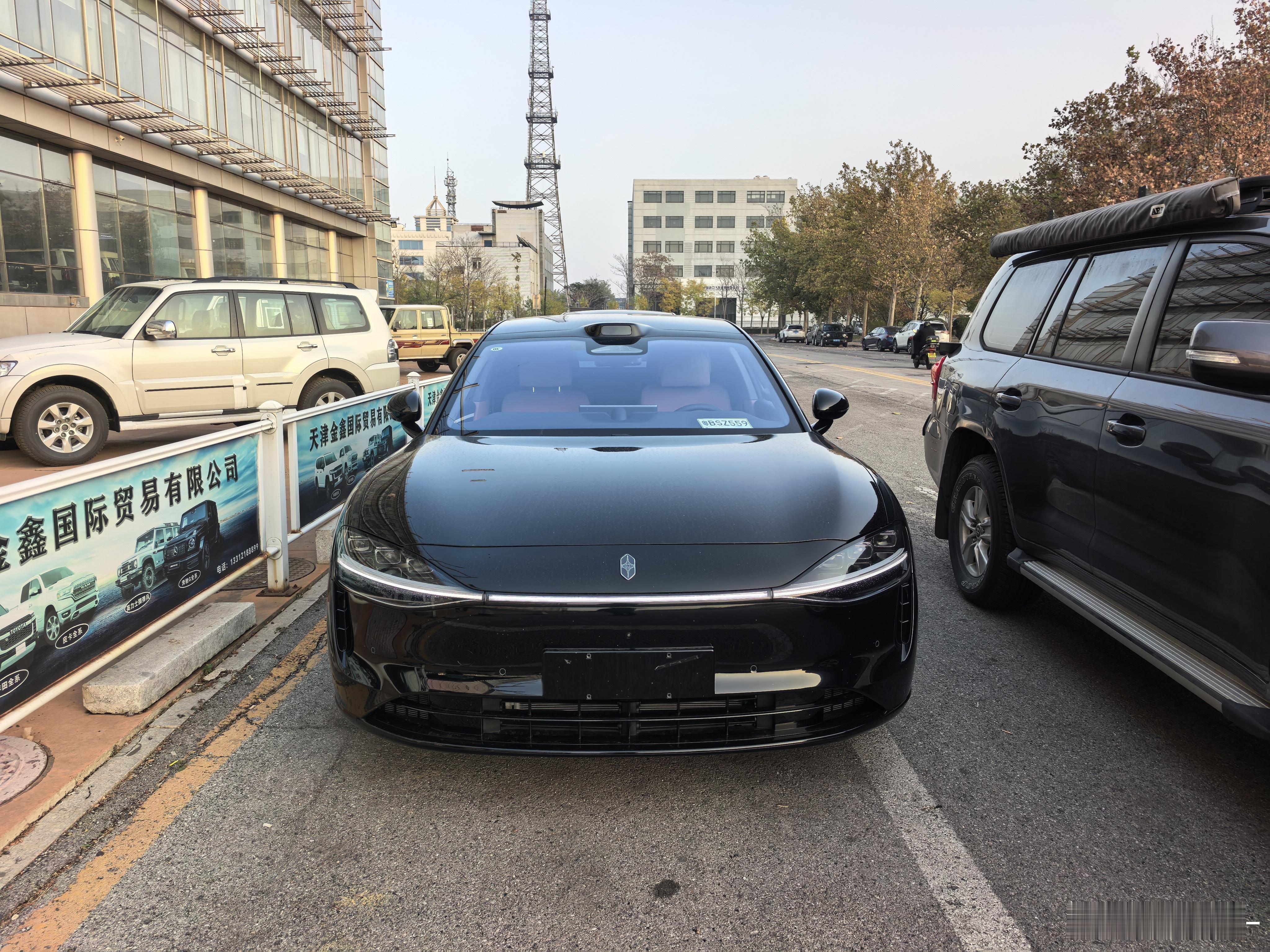 享界S9T的小方向盘是真精致调节方式也简单，喊小艺轻松搞定用起来真方便[点赞]