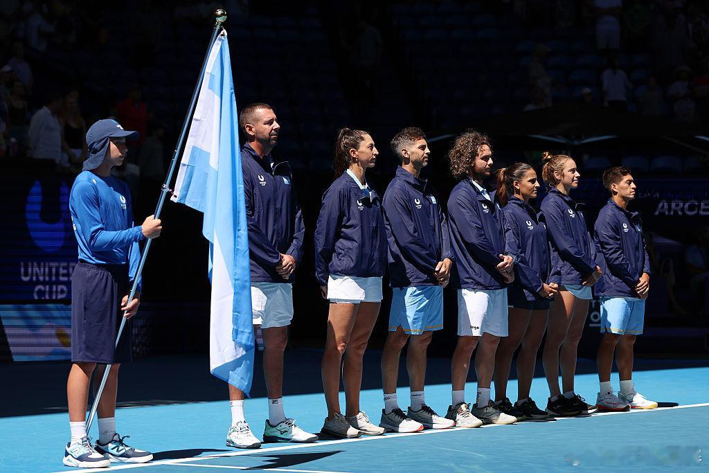 阿根廷3-0西班牙🔥珀斯赛区A组混双争夺，卡莱/安德烈奥齐以7-6(6)6-