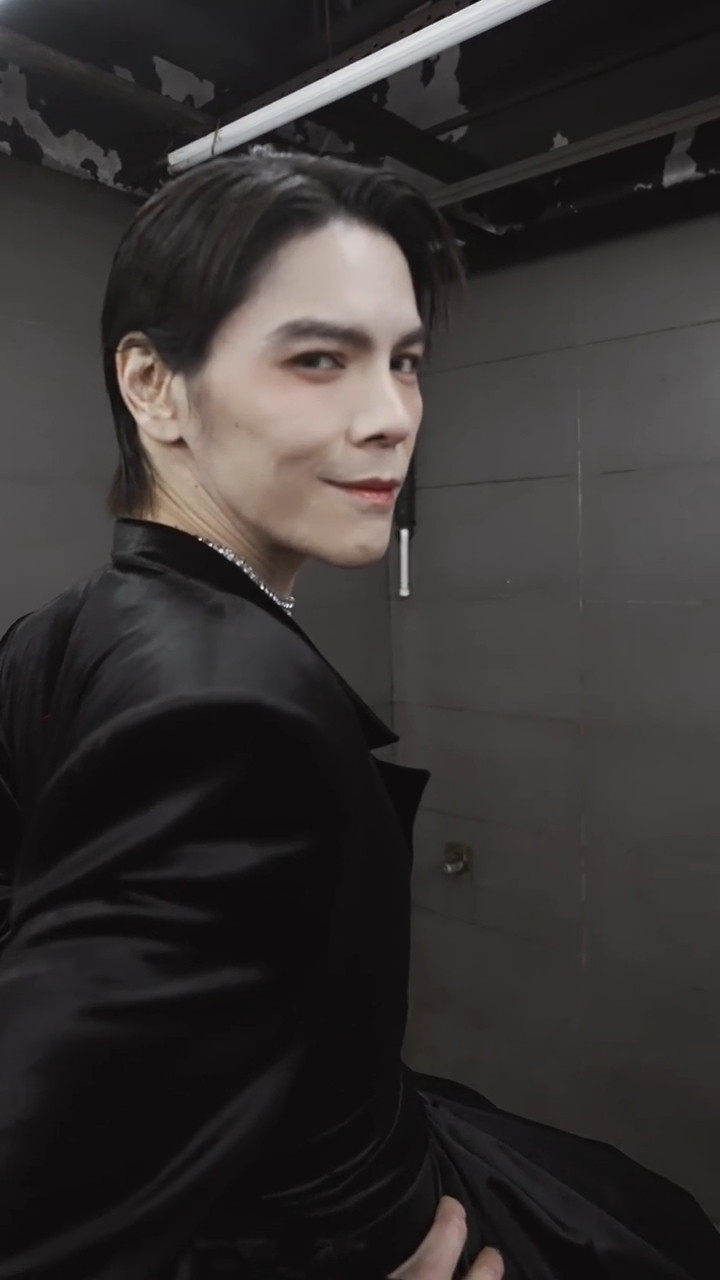 博主吐槽向佐走秀造型辣眼睛我天哪，博主吐槽向佐走秀造型辣眼睛👀，你不说我以为向