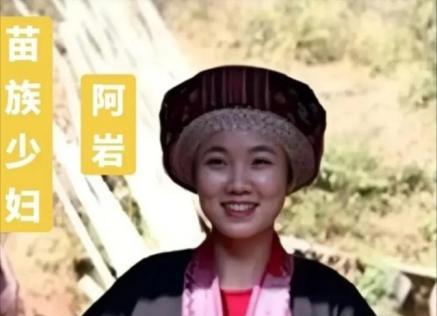 1984年，副连长王仁先在战斗前，悄悄来到暗恋他的房东阿岩房间，他低着头说：“阿