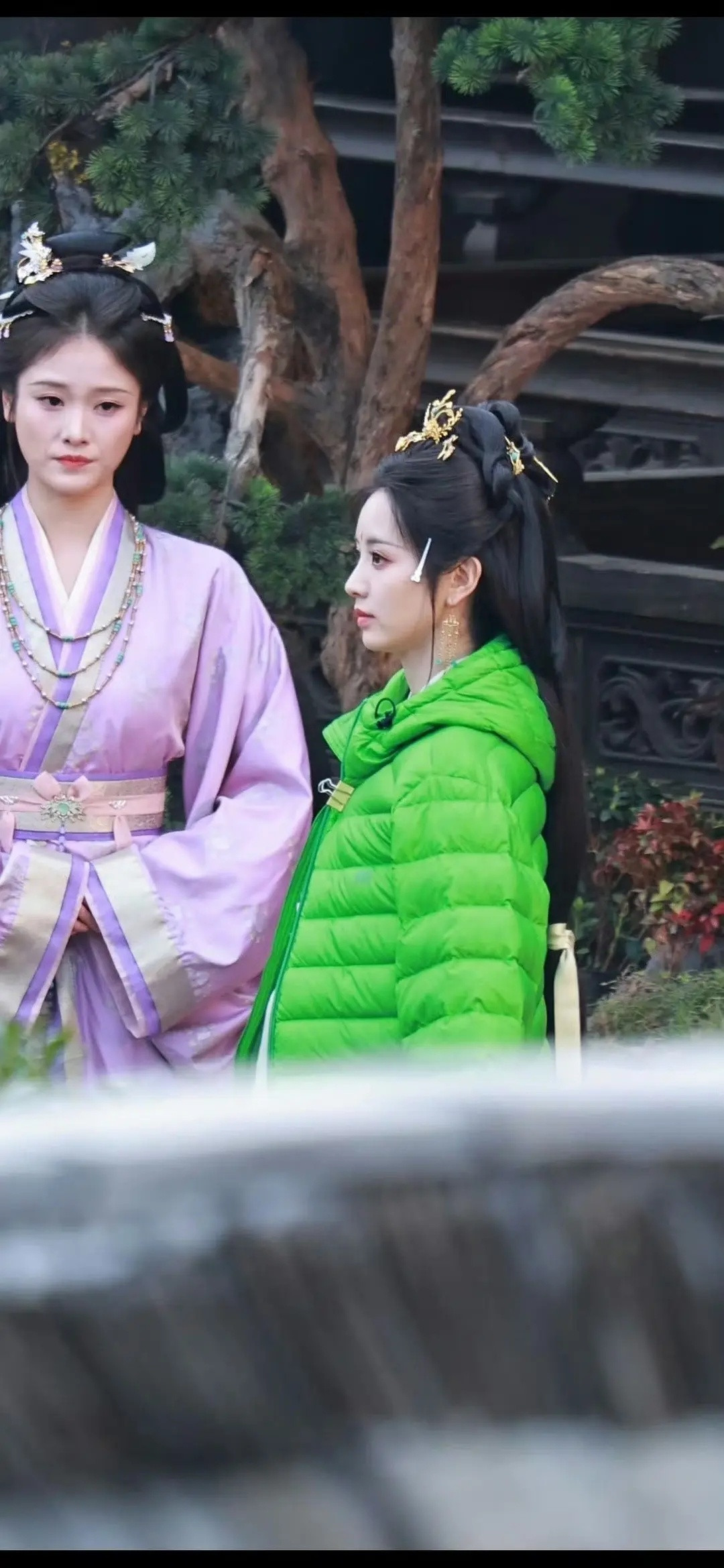 谁不想拥有田曦薇这样的闺蜜，连续三部戏都带闺蜜演女配，还直接上宣传海报，太仗义了