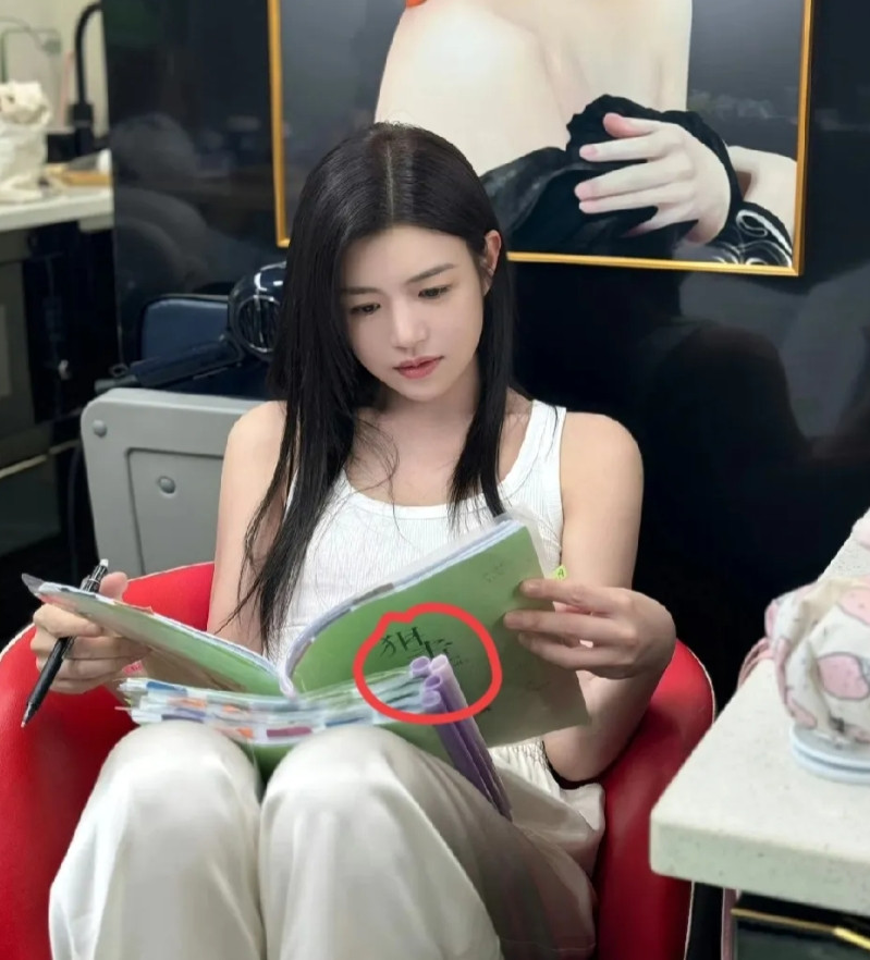 终于弄明白，为啥陈妍希有那么多大老板喜欢她了，不是因为馋她的身子，而是因为4