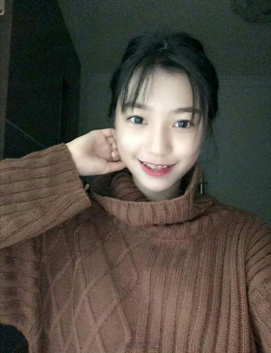 易梦玲高中时期照片