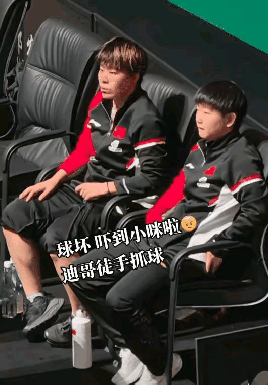 我能说很喜欢大迪吗？看看这抬手抓球的气势，怪不得国乒的弟弟妹妹们喊她迪哥！别看孙