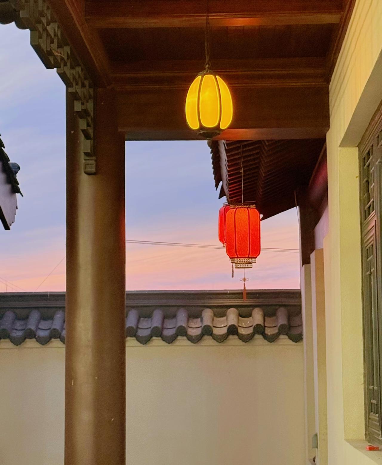 刘震云：）好人做了一件坏事那叫原形毕露坏人做了一件好事那叫浪子回头。有这么