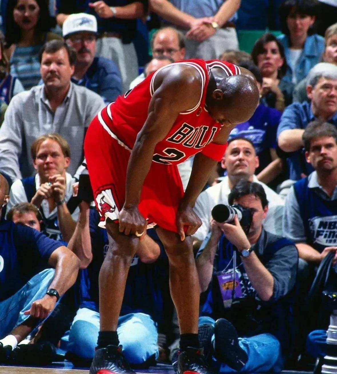 如果把乔丹放在如今的NBA，一座总冠军都拿不到了!懂球的都知道，90年代的乔丹