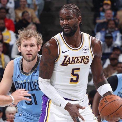 雷迪克谈艾顿伤病：“他的背部有些痉挛，本可以在第四节回归，但我们的选择是不冒险