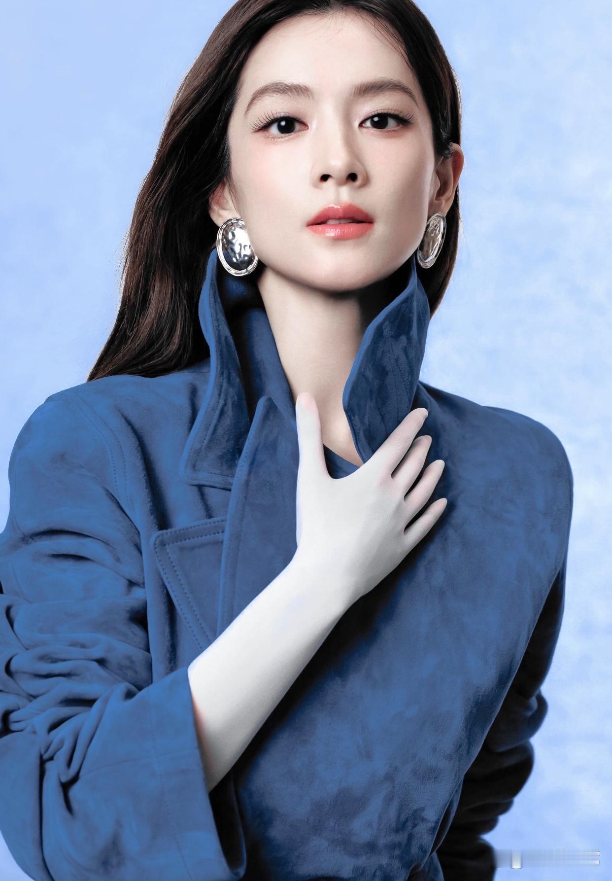 1.福西西近期亮相活动，一头金发搭配消瘦的身形，两颊明显凹陷，不少网友猜测传闻