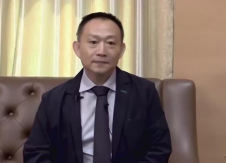 卢麒元10月12日再次重磅发声，苦口婆心地呼吁人民币升值，"不忍心亲爱的祖国被二