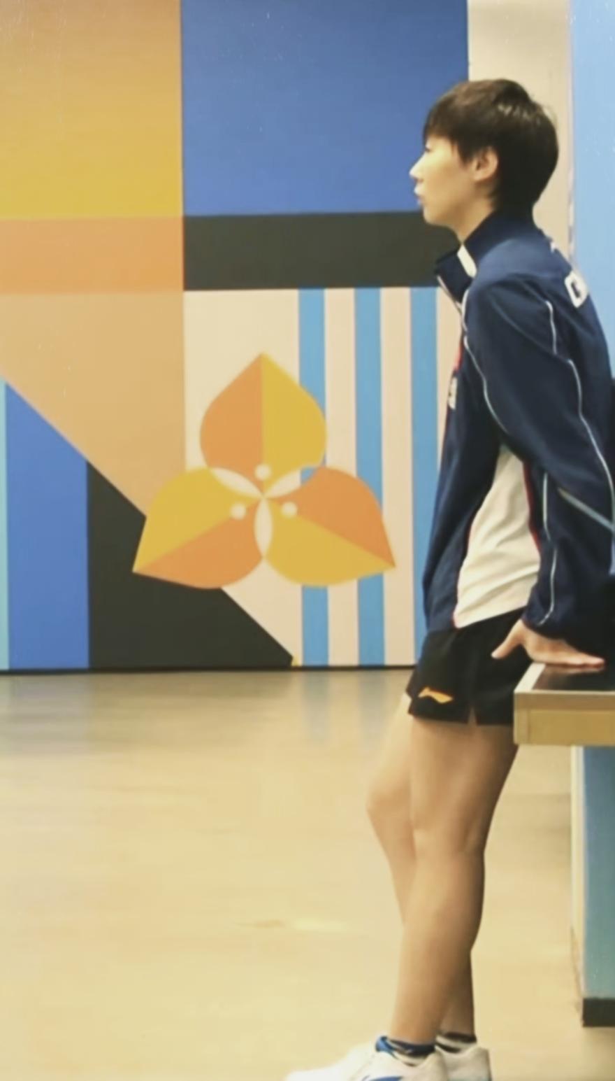 王曼昱还是太有范儿了！海口亚洲杯小组赛最后一轮，王曼昱比赛前在候场区做完所有检录