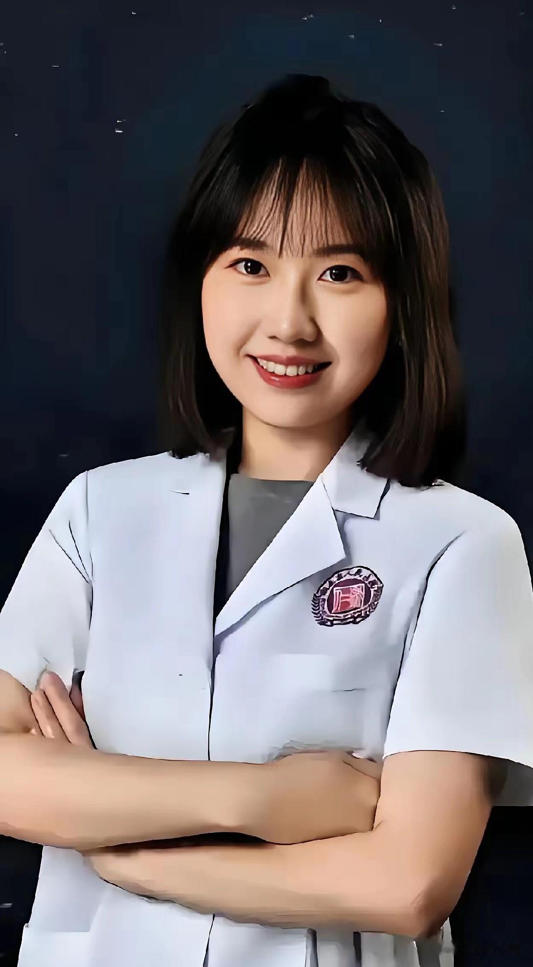 真是跌破眼镜！某三甲医院副院长与外科主任，竟在诊室酿下荒唐事谁能想到，头顶