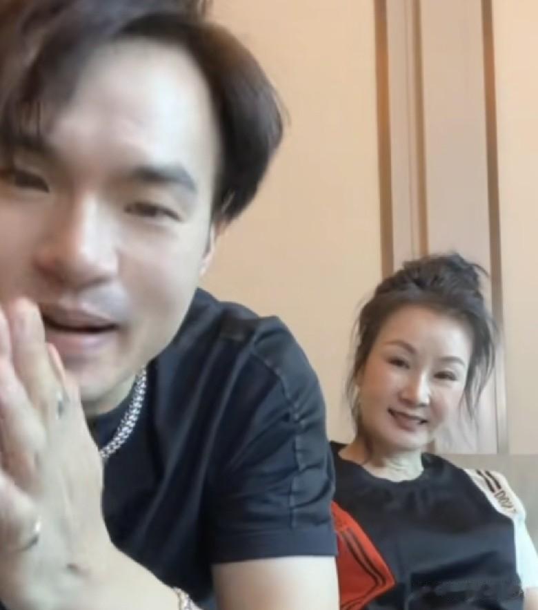网络第一富婆64岁雪瑞姑姑，连儿子都是假的，之前很多人质疑母子俩一点不熟悉，