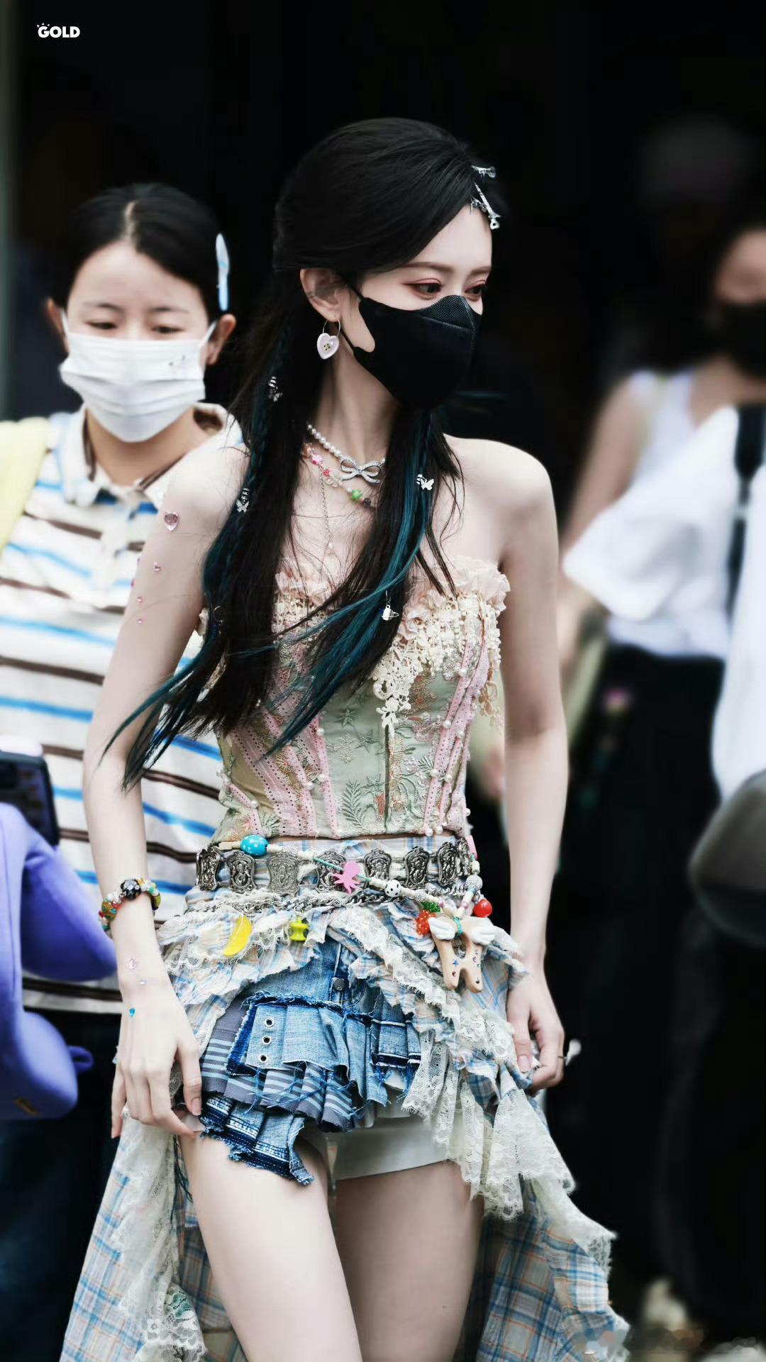 孟子义李一桐好六上班女神降临孟子义和李一桐好六上班造型我真的好爱！！！两个大美