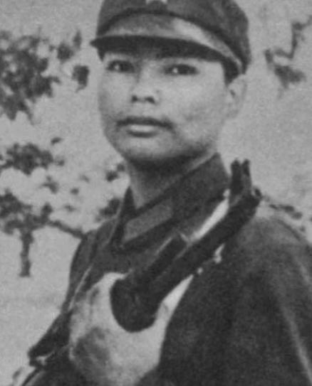 1979年，在攻打78号高地时，19岁小战士岩龙打仗时消失，打完了后却又出现了，