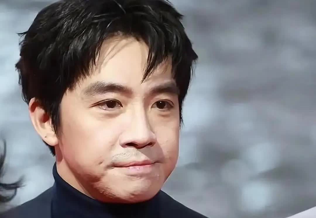 我估摸着全网最尴尬的就是俞灏明了吧不是因为他的演技有问题，也不是