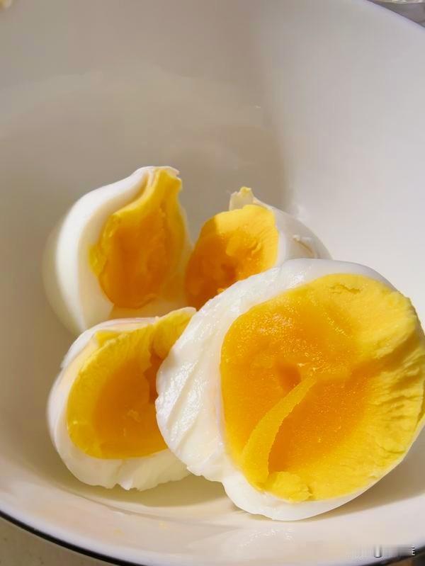 体质弱别乱补、瞎花钱！每天吃3–5个鸡蛋，比滋补品实在太多讲真的，好多人身