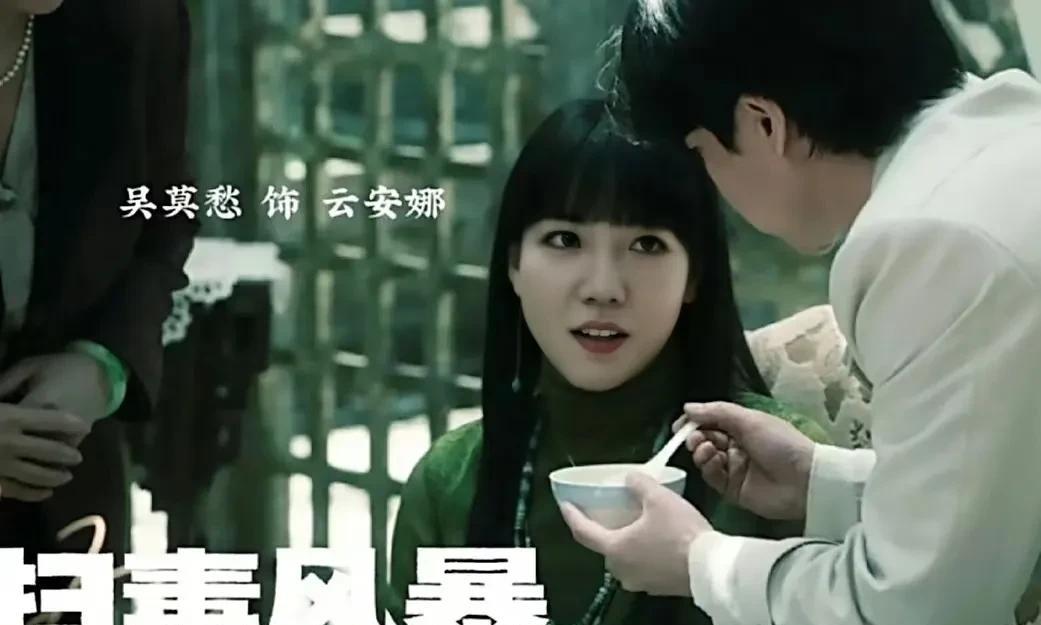 《扫毒风暴》很多人问，周少雄为什么要杀云安娜？难道云安娜肚子里怀的不是周少雄的孩