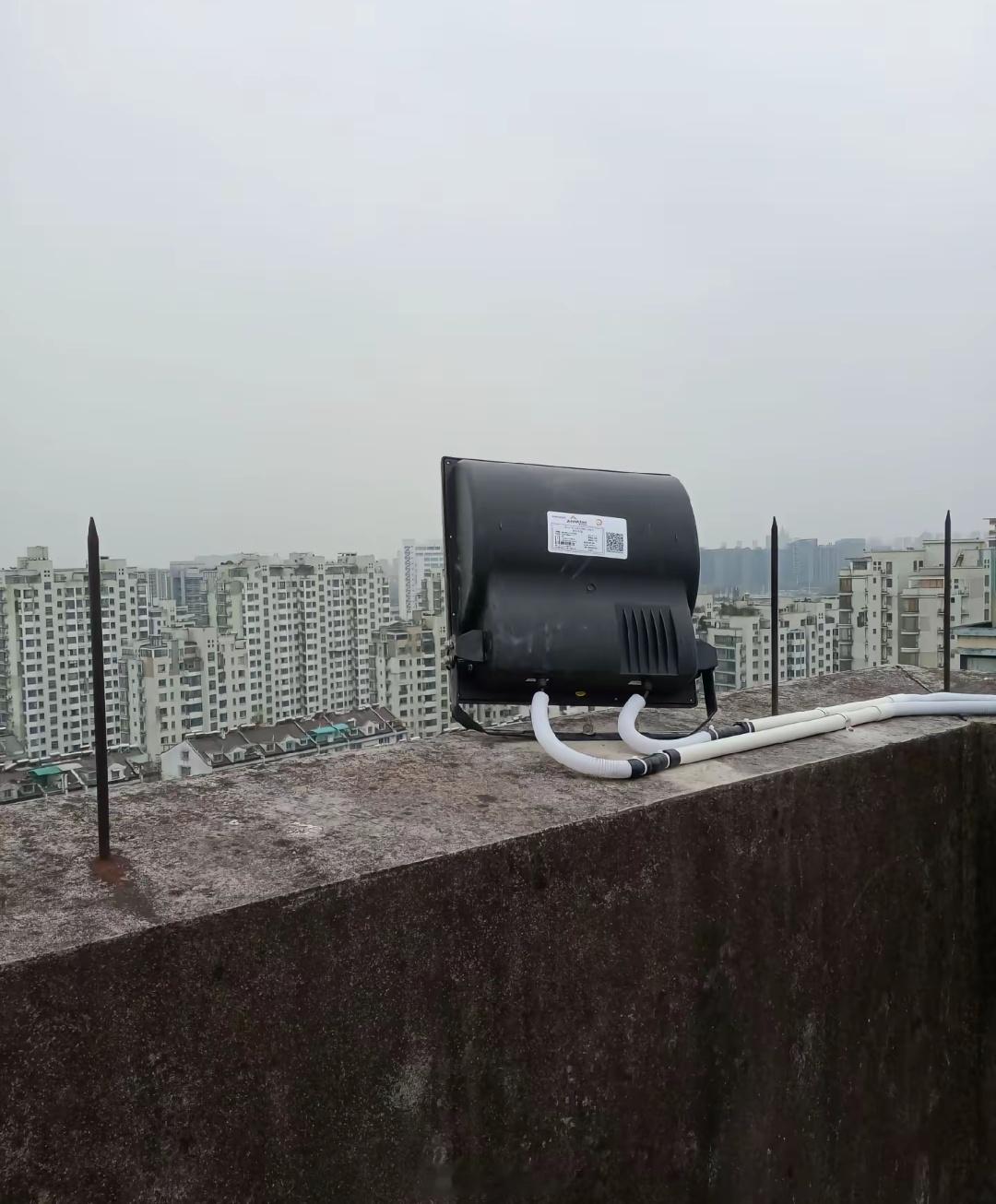 你家小区楼顶的射灯是不是没亮过，其实它是伪装的天线，看不出来就不怕住户投诉辐射了