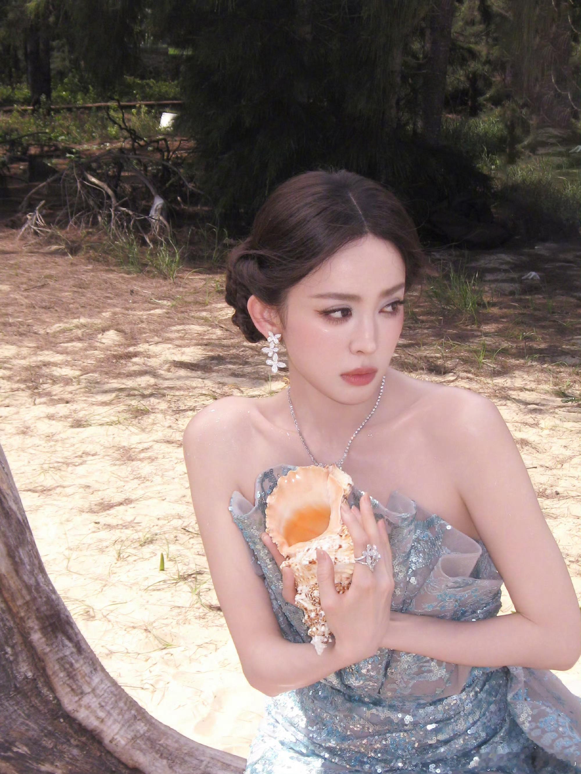 两次都好出圈的造型！完美展现娜扎的美娜扎好震撼的腿