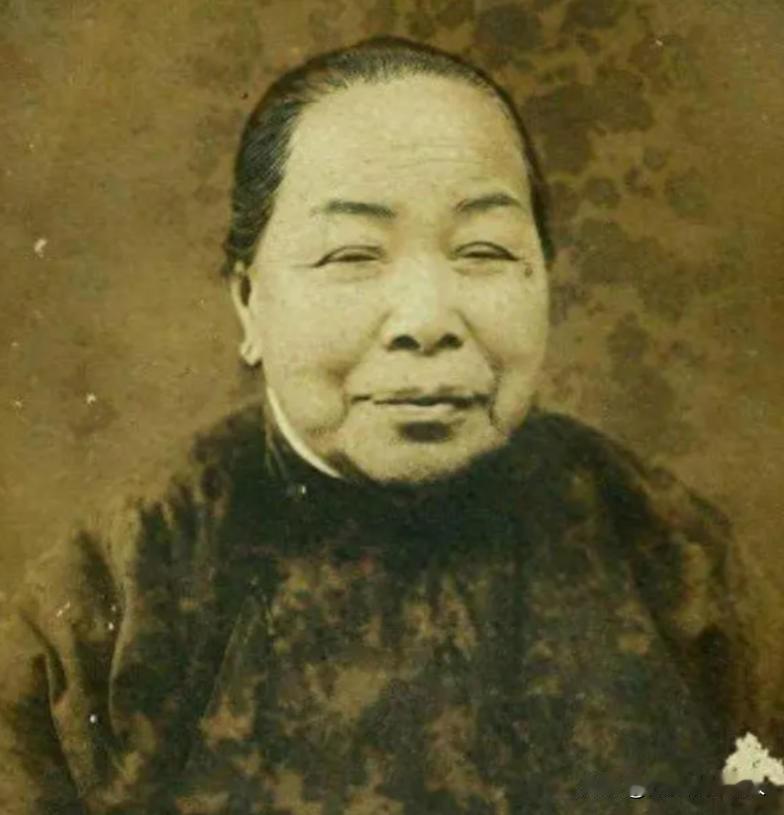 她是被蒋介石牵挂了一生的女人，1965年，周总理把她秘密送往台湾，蒋介石和宋美龄