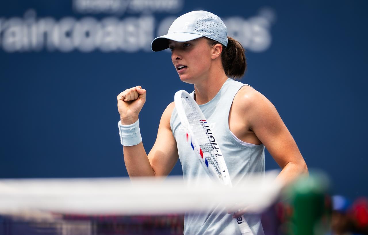 两盘仅丢3局！斯瓦泰克6-2、6-1碾压晋级，连续两轮"光速下班"！WTA10